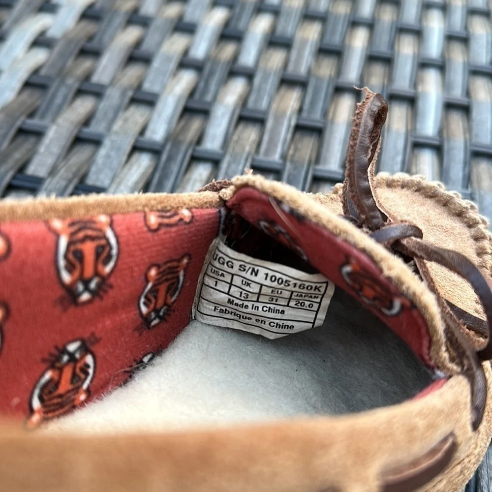 UGG Australia Kids Ryder Jungle Moccasin Slippers - Chestnut